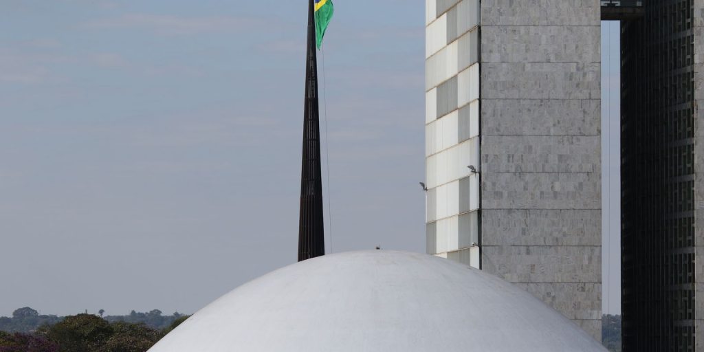 em-meio-ao-pl-da-anistia,-senado-homenageia-redemocratizacao-do-brasil