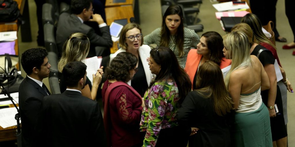 mudanca-no-codigo-eleitoral-reduz-participacao-feminina,-diz-oxfam