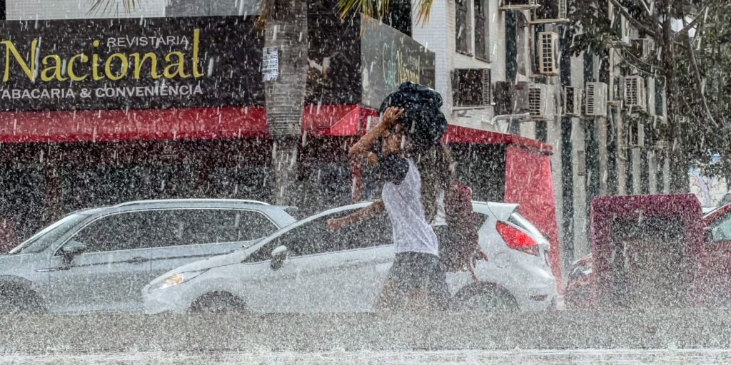 df-e-10-estados-tem-alerta-laranja-de-chuva-neste-sabado