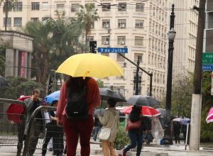 chuva:-inmet-emite-alerta-de-grande-perigo-para-sao-paulo,-rio-e-minas