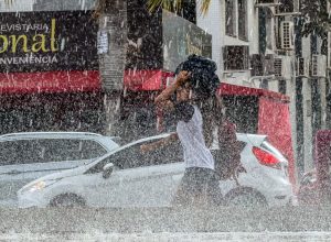 df-e-10-estados-tem-alerta-laranja-de-chuva-neste-sabado