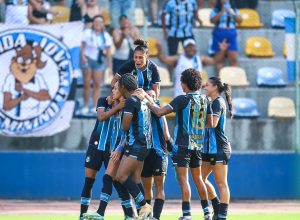 gremio-supera-internacional-por-2-a-1-no-brasileiro-feminino