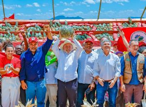 lula-entrega-mais-de-12-mil-lotes-de-terras-da-reforma-agraria