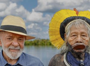 raoni-recebe-medalha-de-lula-e-alerta-sobre-exploracao-de-petroleo