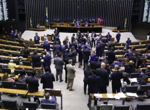 projeto-que-aumenta-numero-de-deputados-para-531-tem-urgencia-aprovada