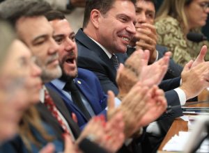 ccj-da-camara-aprova-suspensao-da-acao-contra-bolsonaro-e-ramagem