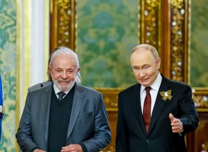 lula-estimula-putin-a-se-reunir-com-zelensky-pela-paz