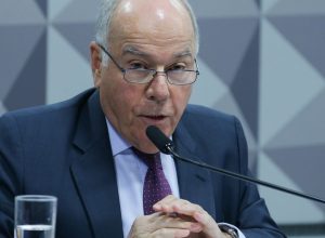 vieira-defende-ida-de-lula-a-russia-no-dia-da-vitoria-contra-nazismo