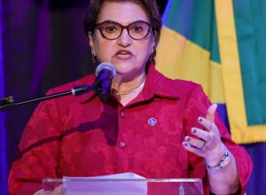 posse-da-ministra-das-mulheres-vira-ato-de-apoio-a-marina-silva